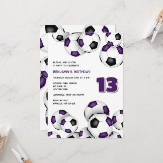 lila schwarze Fußballbälle Jungs Geburtstag Einladung