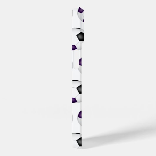 lila schwarze Fußbälle Muster mit Monogramm Case-Mate iPhone Hülle (Rückseite / Rechts)