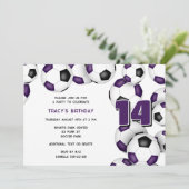 lila Schwarze Mannschaftsfarben Fußballbällchen Pa Einladung (Stehend Vorderseite)