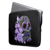 Lila schwarzer Blütenschädel Laptopschutzhülle (Vorderseite Links)