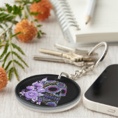 Lila schwarzer Blütenschädel Schlüsselanhänger (Vorderseite rechts)