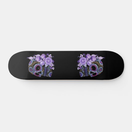 Lila schwarzer Blütenschädel Skateboard (Horizontal)