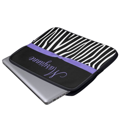 Lila schwarzer Zebra-lila Band-Monogramm Laptopschutzhülle (Vorne Knopf)