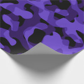 Lila Schwarzes Camouflage-Druckmuster Geschenkpapier (Ecke)