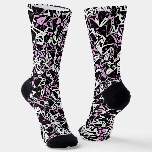 Lila schwarzes Dreiecksmuster Socken (Gewinkelt)