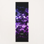 Lila Schwarzes geometrisches, Abstraktes Monogramm Yogamatte (Vorderseite)