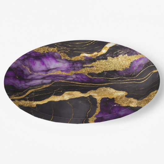 Lila schwarzes Marmormuster mit Gold Pappteller (Schrägansicht)