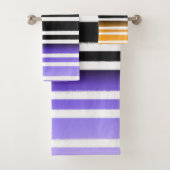 Lila Schwarzes Orange Paint Brush Halloween Badhandtuch Set (Insitu)