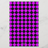 Lila Schwarzes Schachbrett Diamantmuster Briefpapier (Rückseite)