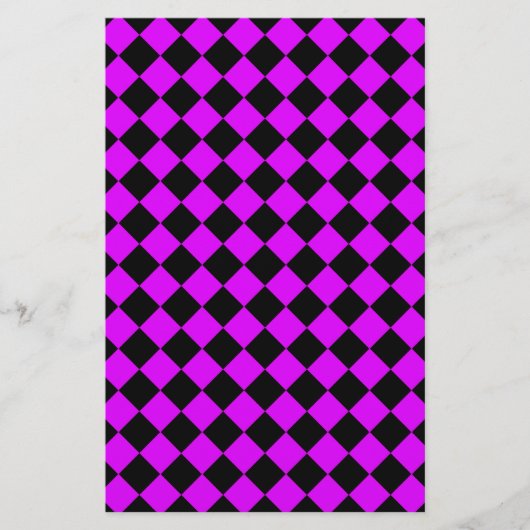Lila Schwarzes Schachbrett Diamantmuster Briefpapier (Vorderseite)