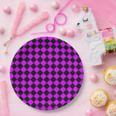 Lila Schwarzes Schachbrett Diamantmuster Pappteller (Party)