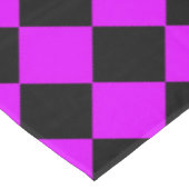 Lila Schwarzes Schachbrett Diamantmuster Tischdecke (Schrägansicht)