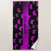 lila, schwarzes Strandtuch (Vorderseite)