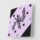 lila Schwarzschmetterling Quadratische Wanduhr (Winkel)