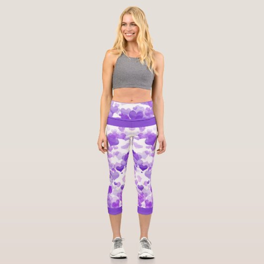 Lila schwimmende Herzen Capri Leggings (Vorderseite)