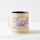 Lila Signaturenmuster für Sabrina Zweifarbige Tasse (Vorderseite Links)