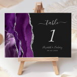 Lila Silber Agate Dark Wedding Tischnummer<br><div class="desc">Der links Rand dieser eleganten modernen Hochzeitskarte mit einer lila Aquarellgrenze,  die mit Imitaten silbernen Glitzer bestickt ist. Der anpassbare Text kombiniert silbergraue Handschrift,  kursiv und kopperplate Schriftart auf einem schwarzen Hintergrund.</div>