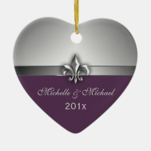 Lila silberne Lilien-Paar-erstes Weihnachten Keramikornament