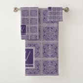 Lila silbernes Grau mit mit Monogramm Badhandtuch Set (Insitu)