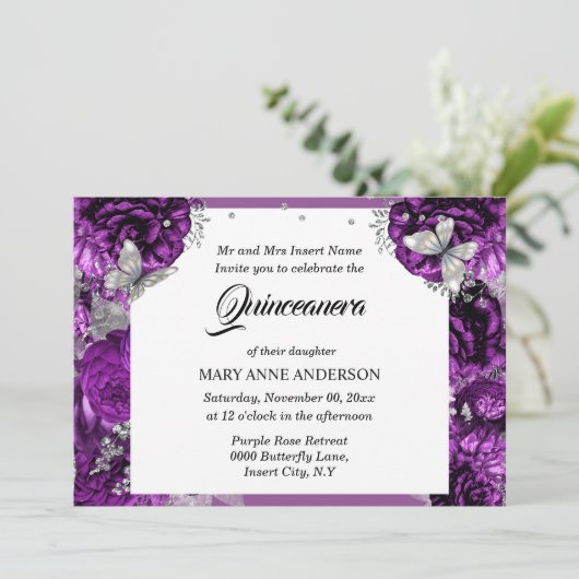 Lila Silberschmetterling, elegante Rose quinceaner Einladung (Stehend Vorderseite)