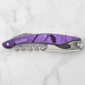 Lila Silhouette der Schwarzen Klaue in Baumzweigen Kellnermesser (Rückseite)