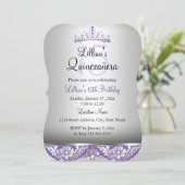 Lila Silver Damask & Tiara Quinceanera Einladung (Stehend Vorderseite)