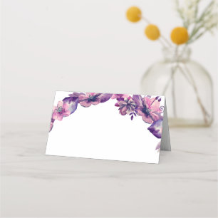 Lila Sitzkarte mit Blumenmuster. Rosa Hochzeitsblu Platzkarte