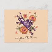 Lila Skelettin Dog Dia de los Muertos Postkarte (Vorderseite)