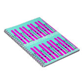 Lila Skier auf blauem Notebook Notizblock (Rechte Seite)