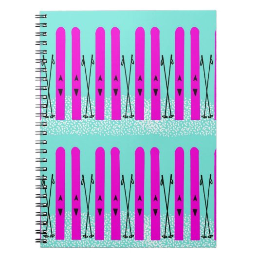 Lila Skier auf blauem Notebook Notizblock (Vorderseite)