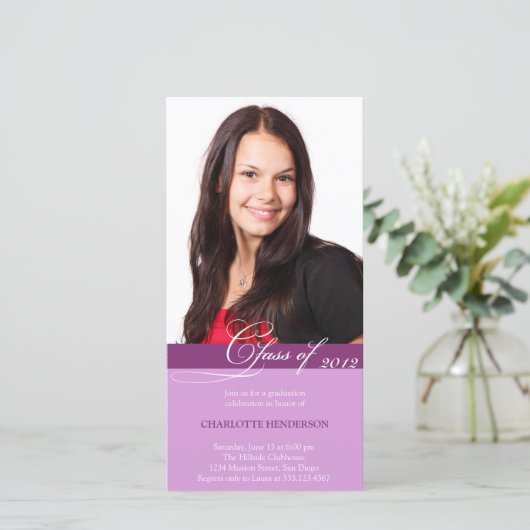 Lila Skriptklasse für Abschluss-Ankündigung (Stehend Vorderseite)