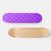 Lila Skull & Crossbones Schachbrett Skateboard (Horizontal)