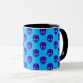 Lila Skulpturen auf hellblauer Halloween Tasse (VorderseiteRechts)