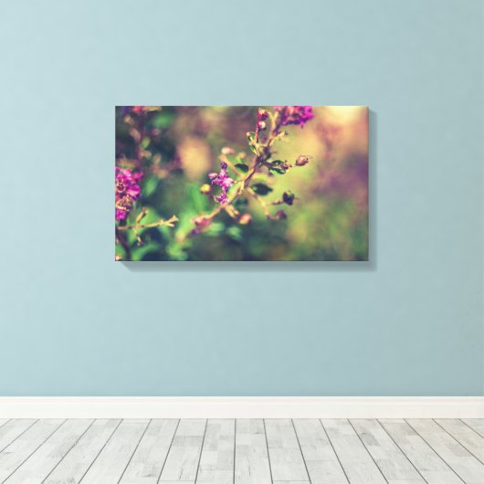 Lila Sommernatur Leinwanddruck (Insitu (Holzboden))