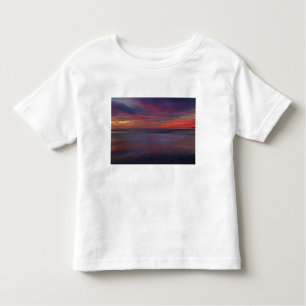 Lila Sonnenaufgang am Meeresufer Kleinkind T-shirt