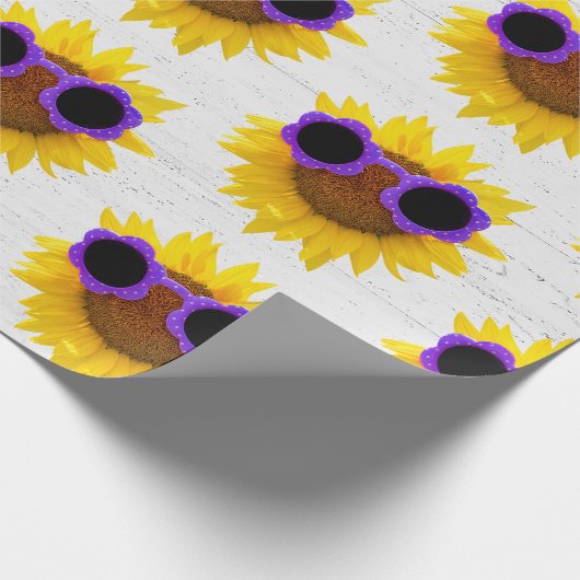 Lila Sonnenbrille auf Sonnenblumen Geschenkpapier (Ecke)