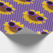 Lila Sonnenbrille auf Sonnenblumenpapier Geschenkpapier (Ecke)