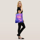 Lila Sonnenuntergang Landschaft Kunst Tasche (Am Model)