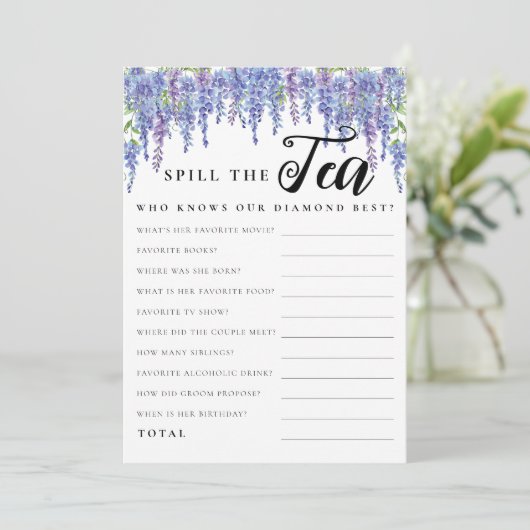 Lila Spill Tee Brautparty Game Einladung (Stehend Vorderseite)