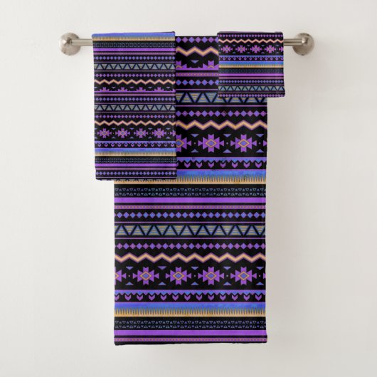 Lila Stammesdesign Badhandtuch Set (Insitu)