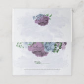 Lila staubblaue Blumen Grüne Blätter Hochzeit Platzkarte (Außenseite Aufgefaltet)