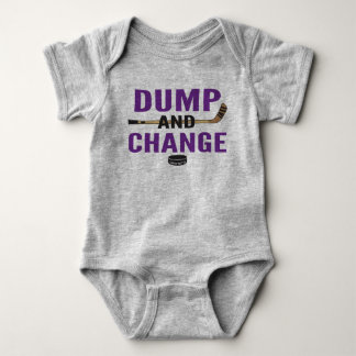 Lila Sticks für den Hockey-Baby-Bodysuit Baby Strampler