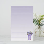 Lila Stiefmütterchen Blumenarrangements in Vase Briefpapier (Stehend Vorderseite)