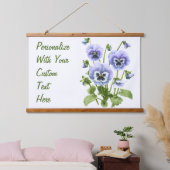 Lila Stiefmütterchen Botanische Kunst im Blumengar Wandteppich Mit Holzrahmen (Schlafzimmer)