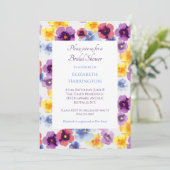 Lila Stiefmütterchen handillustrierte florale Brau Einladung (Stehend Vorderseite)