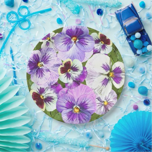 Lila Stiefmütterchen überall in botanischen Teller (Party)