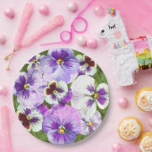 Lila Stiefmütterchen überall in botanischen Teller (Party)