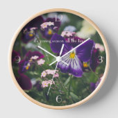 Lila Stiefmütterchen und rosa Vergessenmernots Uhr (Vorderseite)