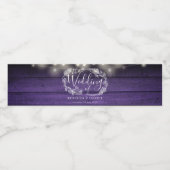 Lila Streichellichtblüten Rustikale Holzverheiratu Wasserflaschenetikett (Einzelnes Label)