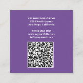 Lila Streifen mit QR-Code auf dem modernen Platz Quadratische Visitenkarte (Rückseite)